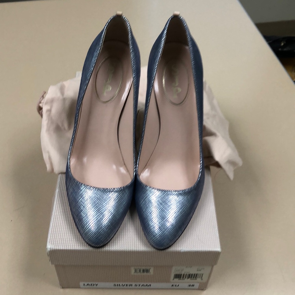 SJP  Lady Silver Stam high heel shoes.